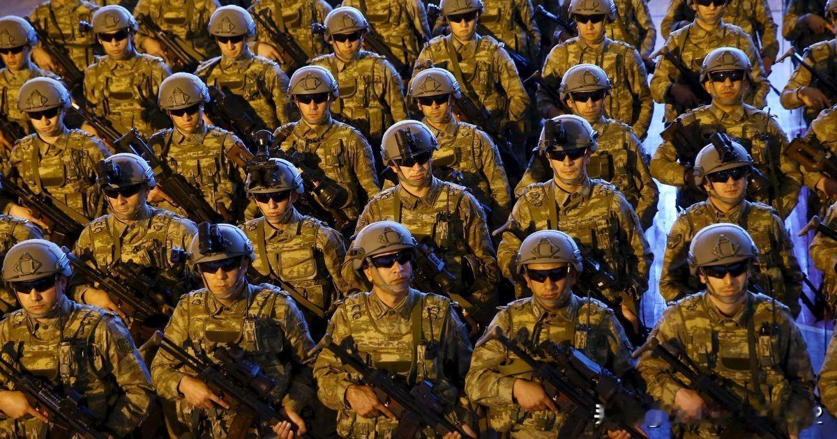 土耳其准备向乌克兰派兵时：官方立场


土耳其国防部已说明，该国准备作为维和部队