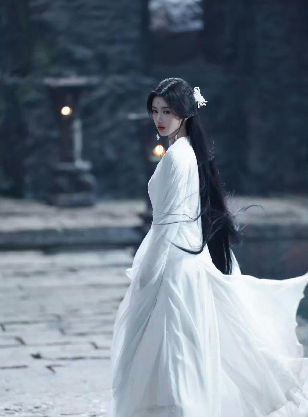 鞠婧祎月鳞绮纪露芜衣实绩鞠婧祎露芜衣战报 呀呀呀呀呀，不愧是90花的女顶流啊，鞠