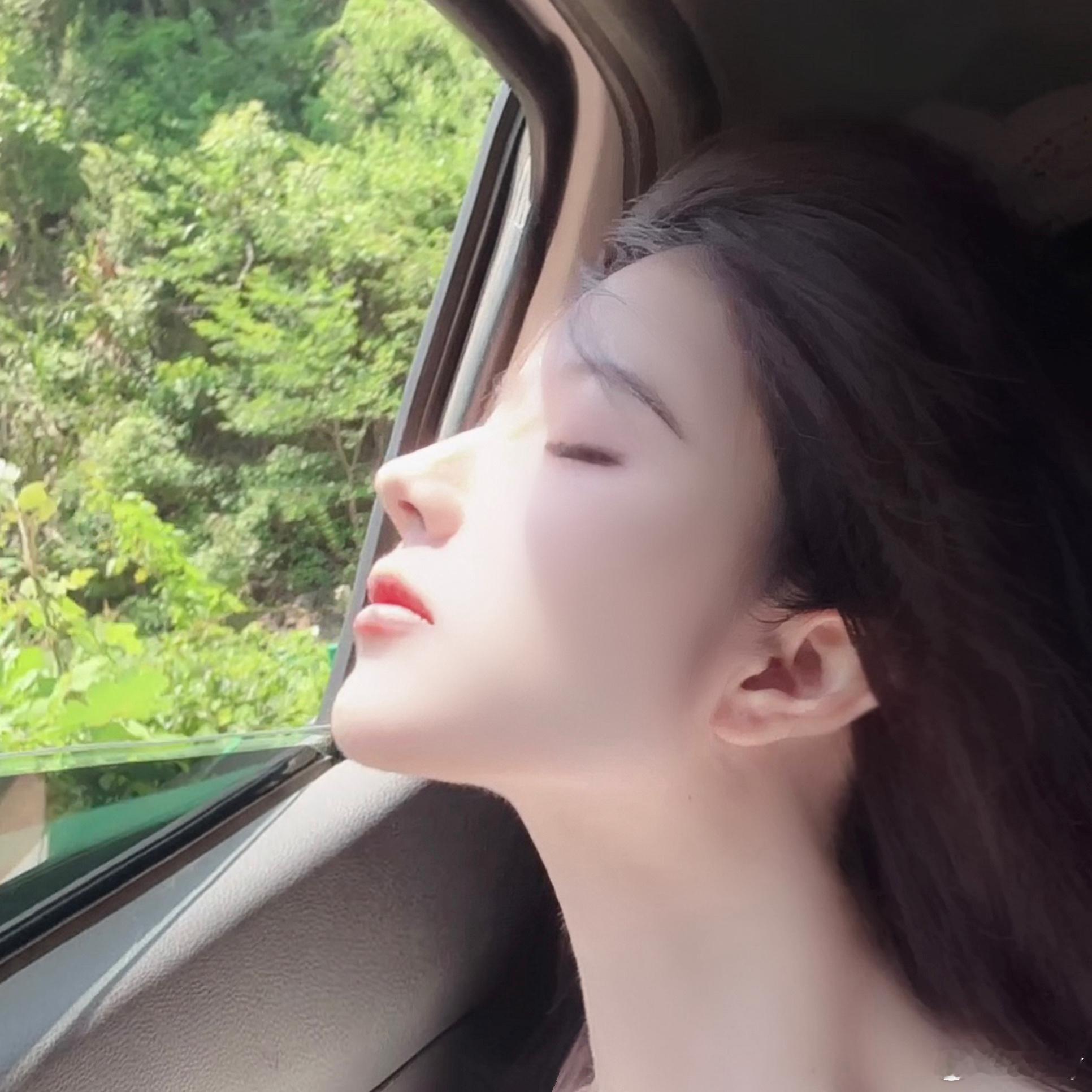 ☁️经过云的时候 我吞下一大口 ​​​