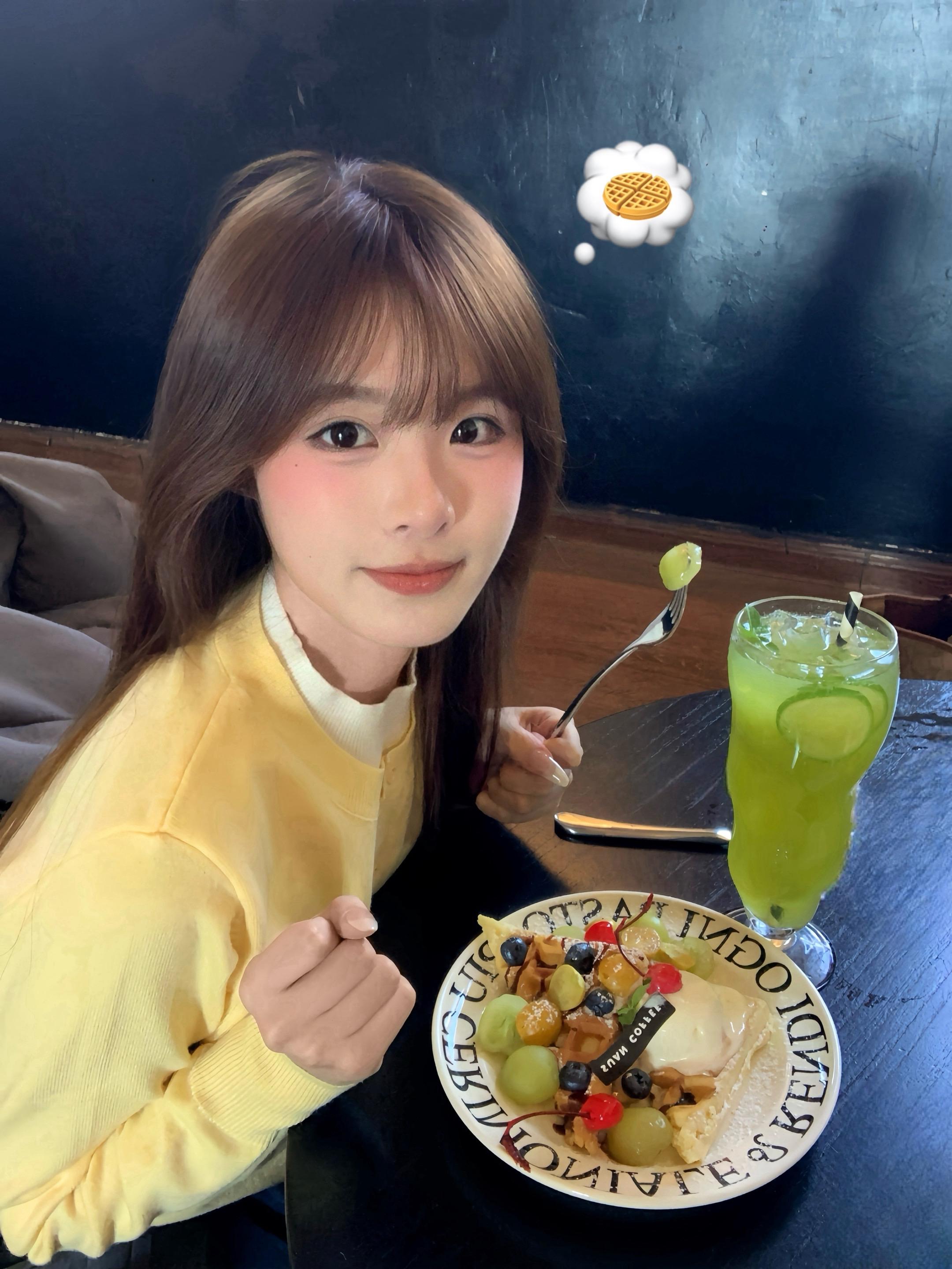 华夫饼好好吃😋。  ➕小助手