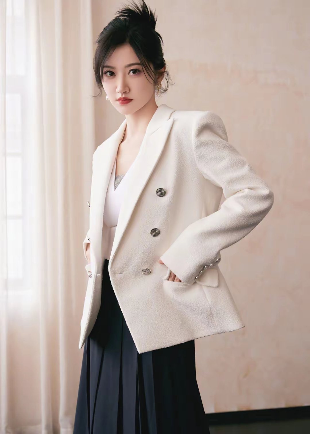 景甜还能重回拍戏吗？目前路人对景甜的好感度尚可，但事件带来的后续影响会长期存在。
