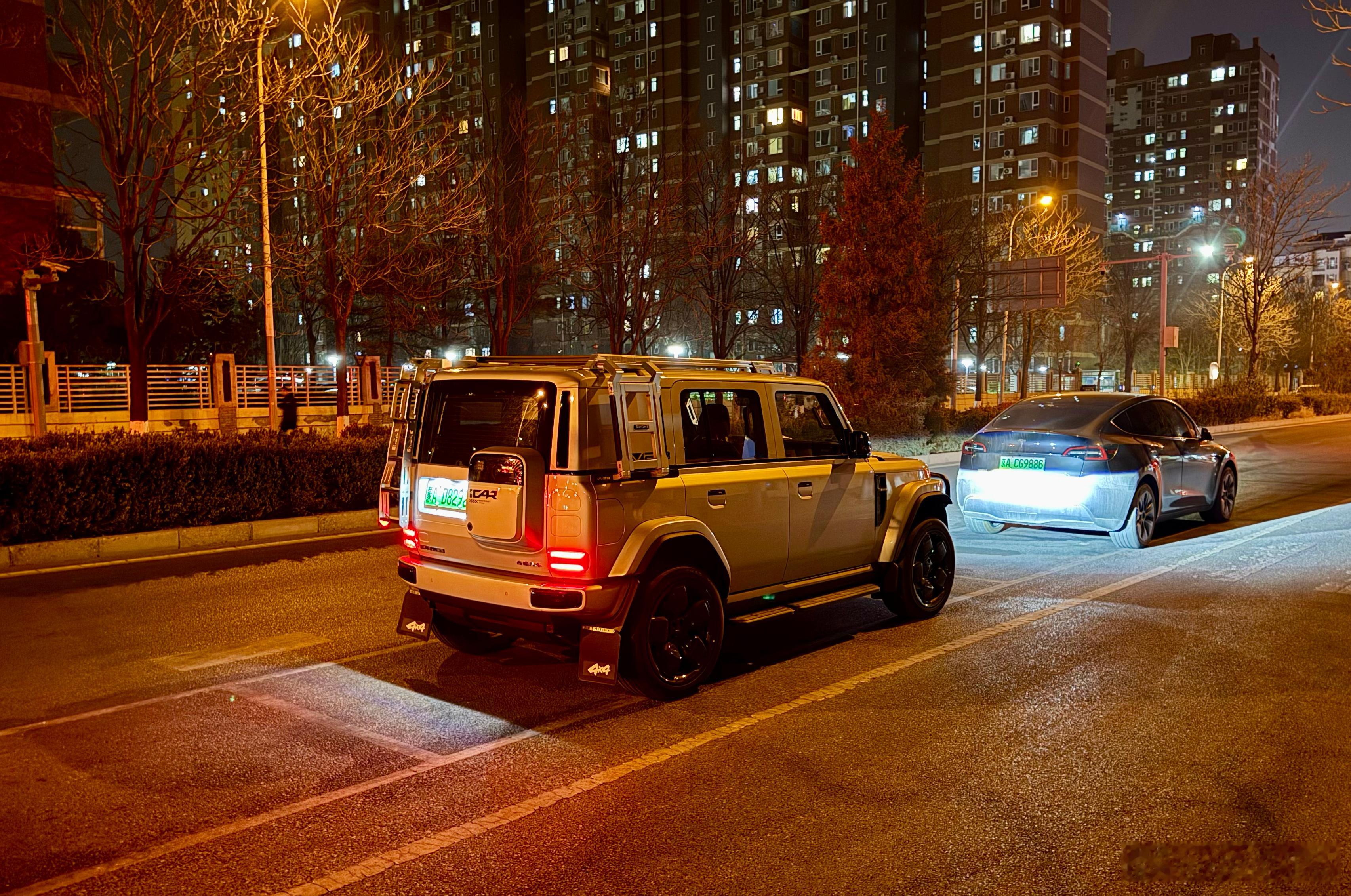 路边发现一辆很帅的车 