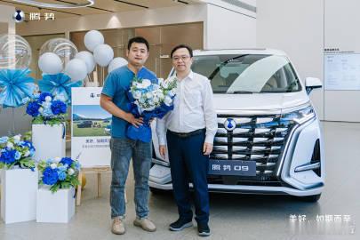 王传福为腾势车主交车 6月13日，腾势汽车发布，比亚迪总裁王传福先生亲临山城重庆