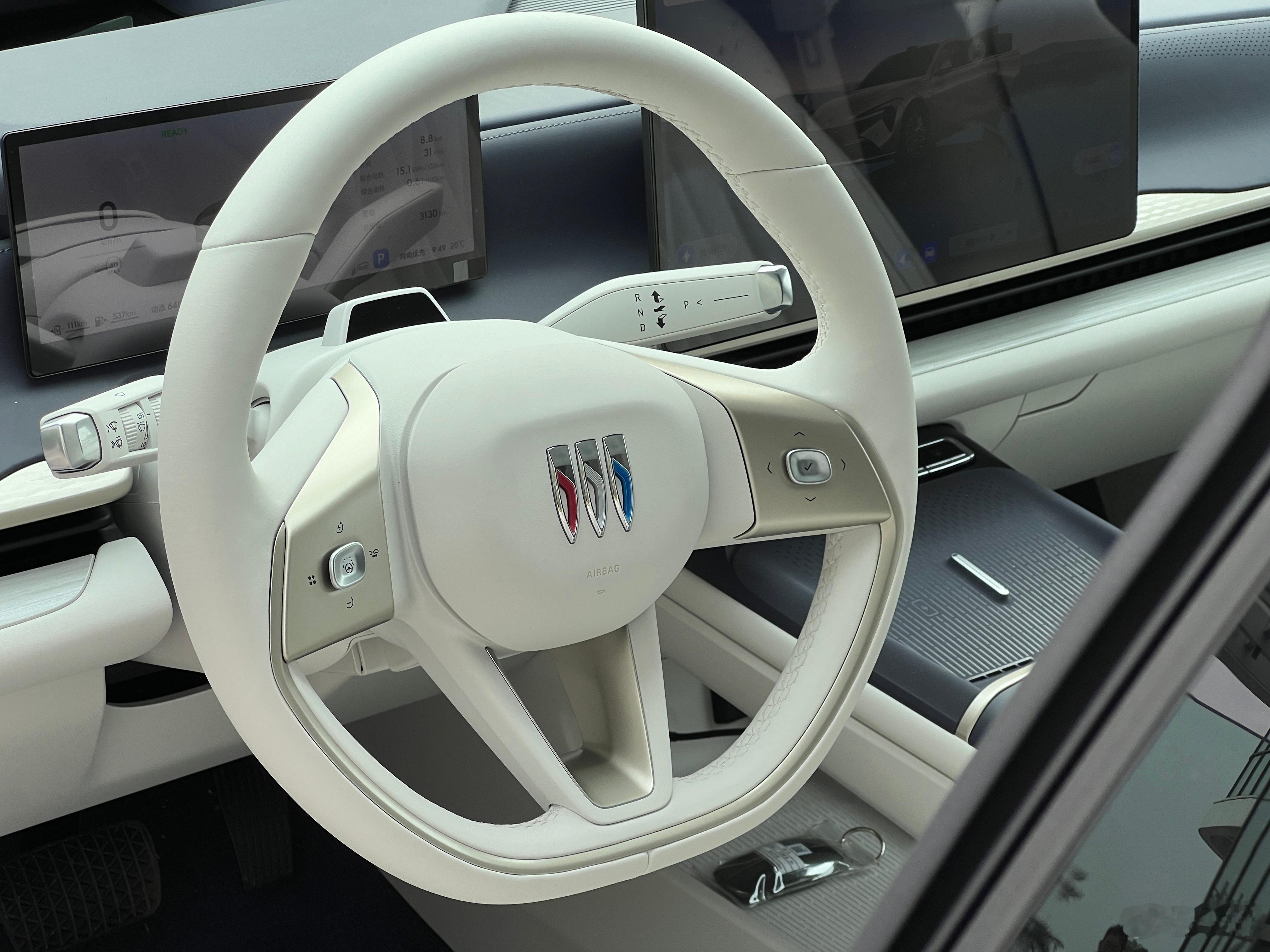 开过那么多增程车，别克至境 L7确实有点不一样想象一台君越尺寸的车，竟有着君威G