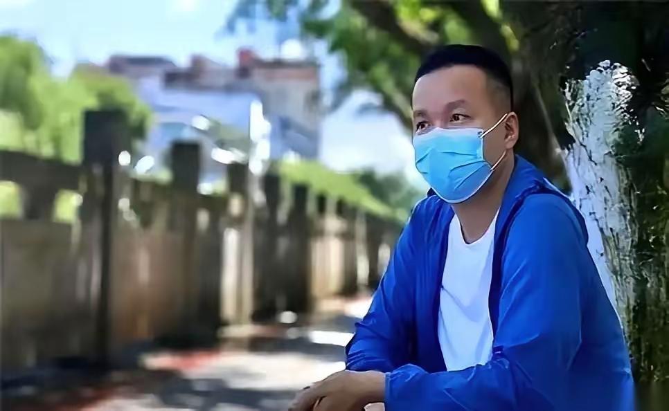 一个没编制、没工资的男人，黑产却凑了两千万，要他的命。
他叫上官正义，一个退伍侦