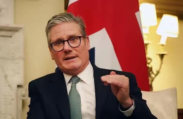 英国首相这波有点厉害了！
  英国首相斯塔默，面对记者尖锐提问：“访华是否惹怒特