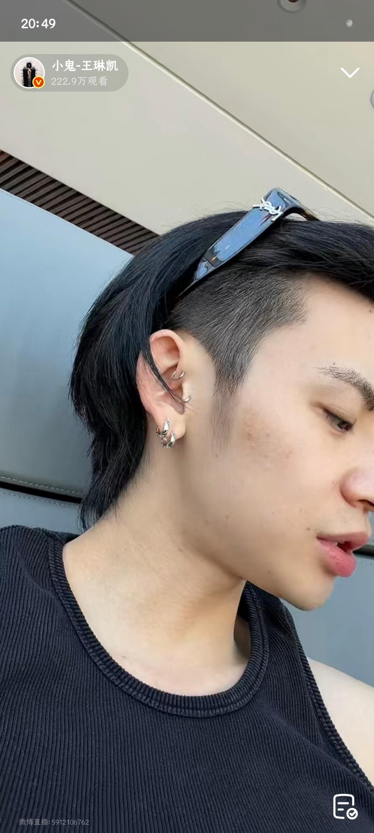 竟然剃鬓角了哎 