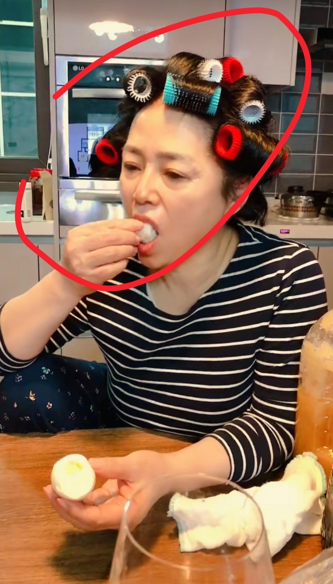 看到小雪婆婆空口承诺骗小雪卖房我忍了
看到公婆借钱不还我也忍了
可是看到婆婆还找
