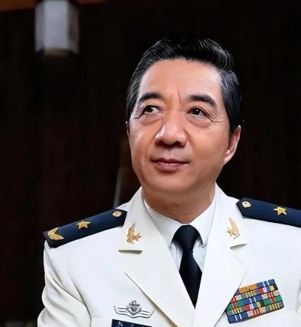 谢谢你张召忠！你真是伟大的预言家！2015年你就表示，美国啥也不干，让东方大国追
