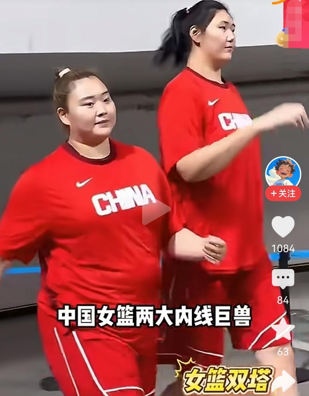 这两位姑娘人见人爱，你也一定喜欢。
      他俩被称作中国女篮的双塔硬核。