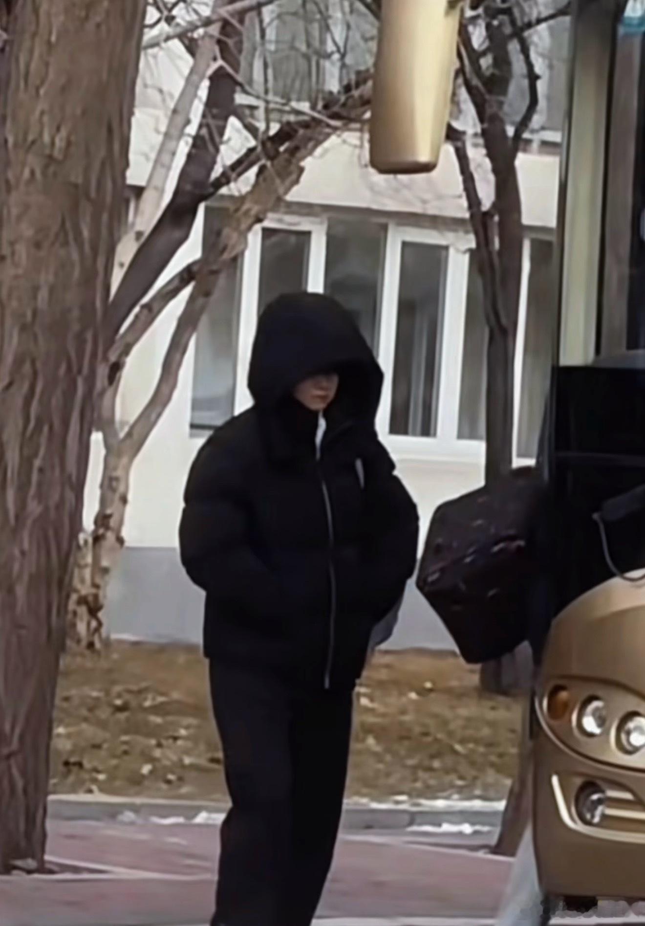 今日份莎莎，帽子大大，脸小小