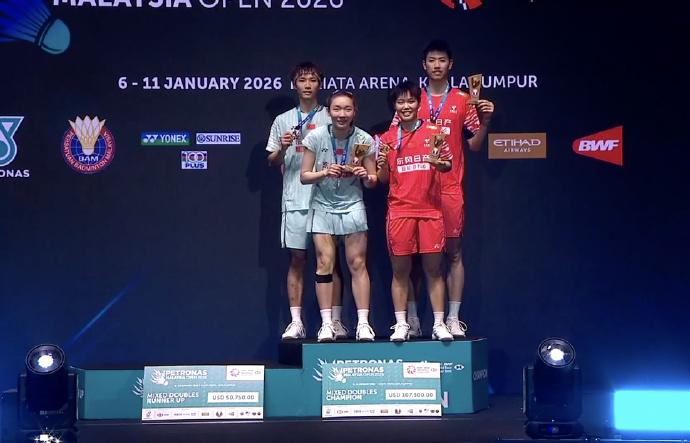 2026马来西亚公开赛 决赛实时赛况

冯彦哲/黄东萍 21-19、21-19 