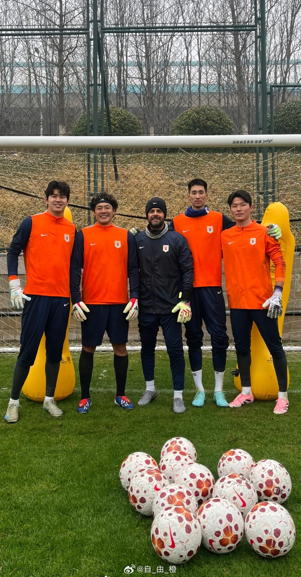 王大雷更新社媒并配文：新赛季一起加油呀⚽️自由橙山东泰山