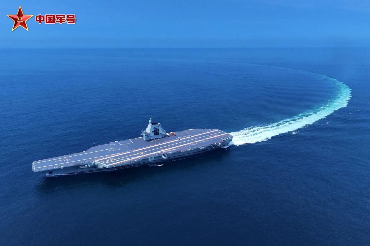 我个人认为，在陆军主力部队登陆之前，海军、空军、导弹部队以及陆军远程炮兵，要对岛