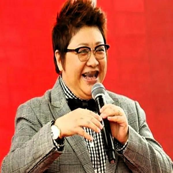 韩红终身未嫁，却凭空多出一个儿子！藏了26年的真相，看哭全网
 
韩红一生低调无