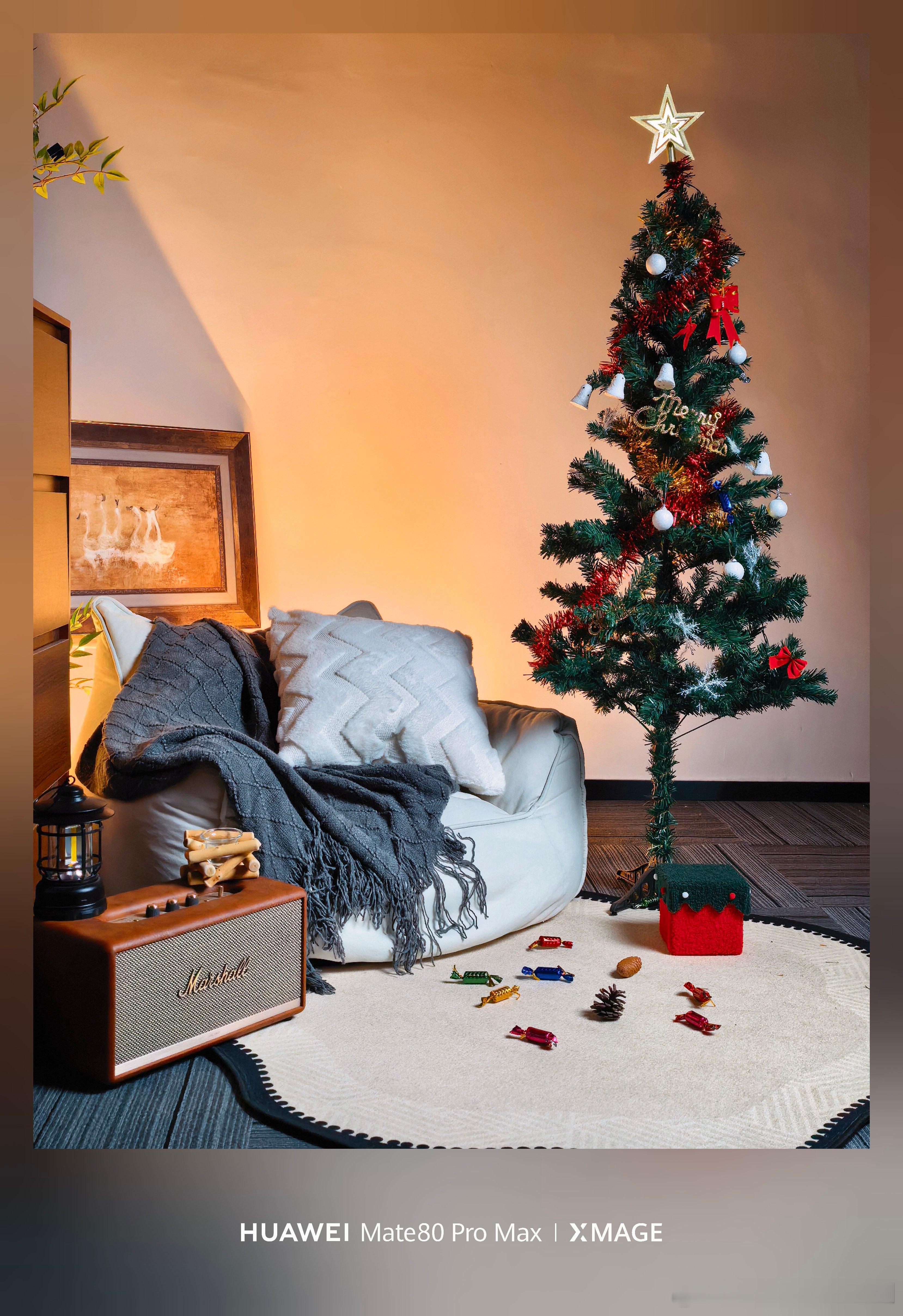 最近工作室布置了一些圣诞🎄装饰感觉和雪景很配，圣诞/元旦越来越近了！北京下雪