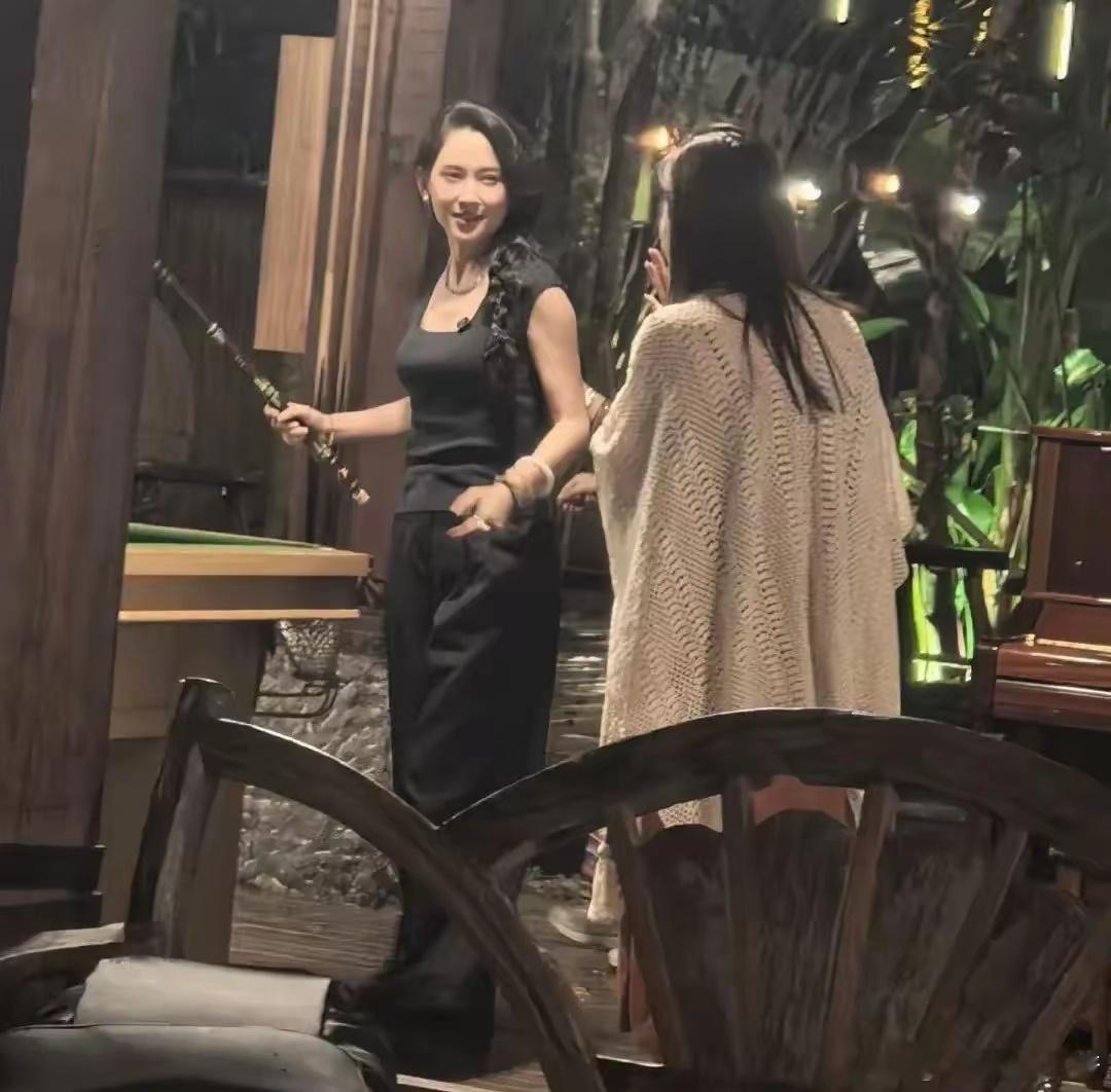 汪峰新恋情95后女友素颜打球美出圈 ​​​