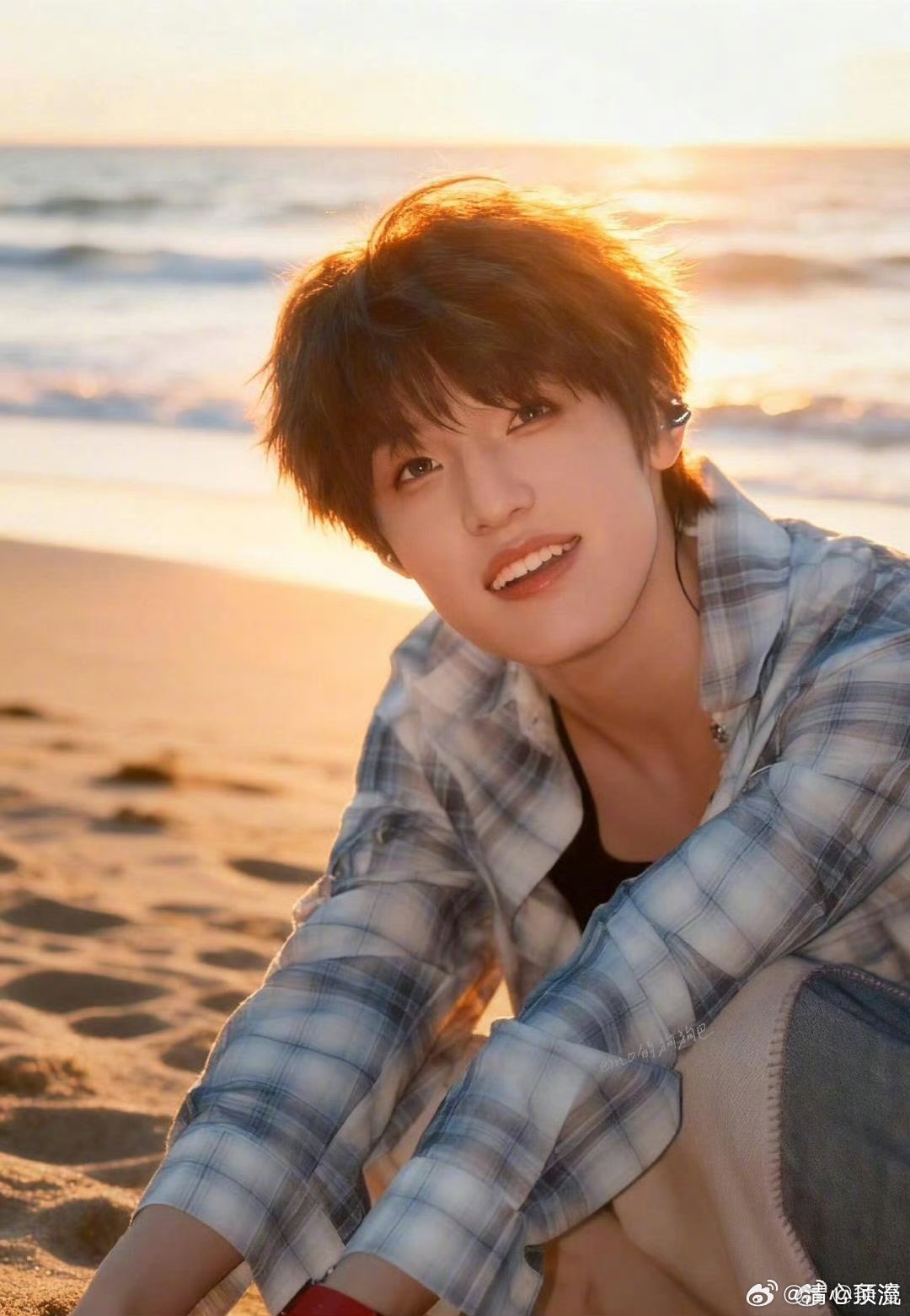 张泽禹用名字缩写画了颗椰树  张泽禹真的是好有创意啊，没有想到用名字缩写画了颗椰