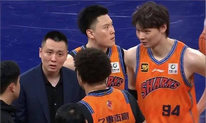 上海对阵广厦G3，刘铮:我希望4比0横扫广厦，太霸气了
今晚CBA总决赛G3的比