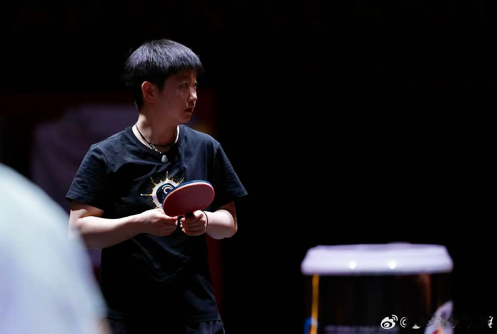 期待[努力]国乒多哈世乒赛场地适应训练🏓分享：2025年多哈世乒赛明日开赛，适