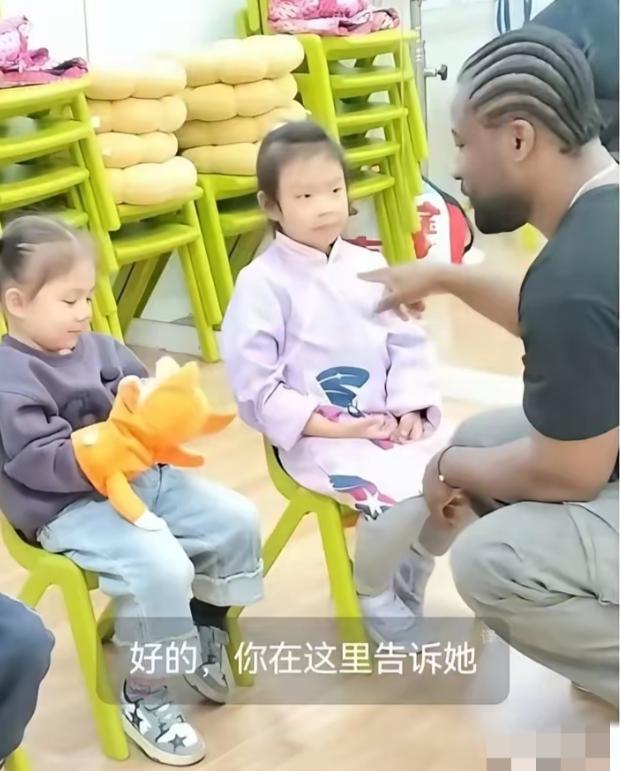 法学界的陈枫老师建议，咱们国家应该出台明确法律条文，彻底禁止外籍人员进入国内幼儿