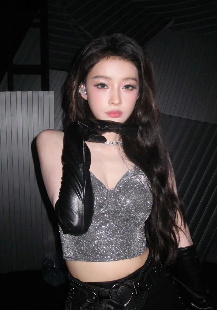 孙怡现场直拍 孙怡这段舞太顶了，力度节奏都刚刚好，舞台上的她整个人都在发光 