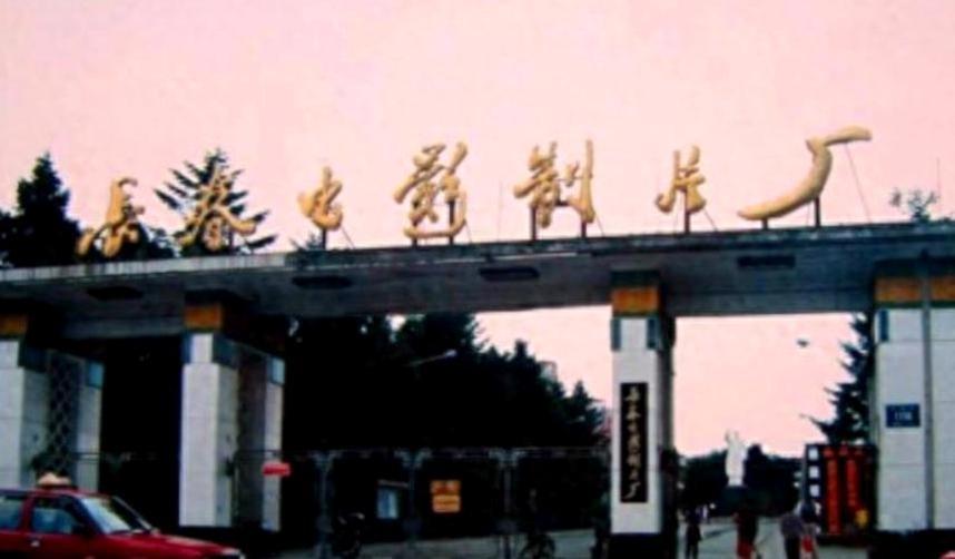 1950年，一位退伍老兵在长春电影制片厂内突遭枪杀，这起恶性案件震动整个市委，上