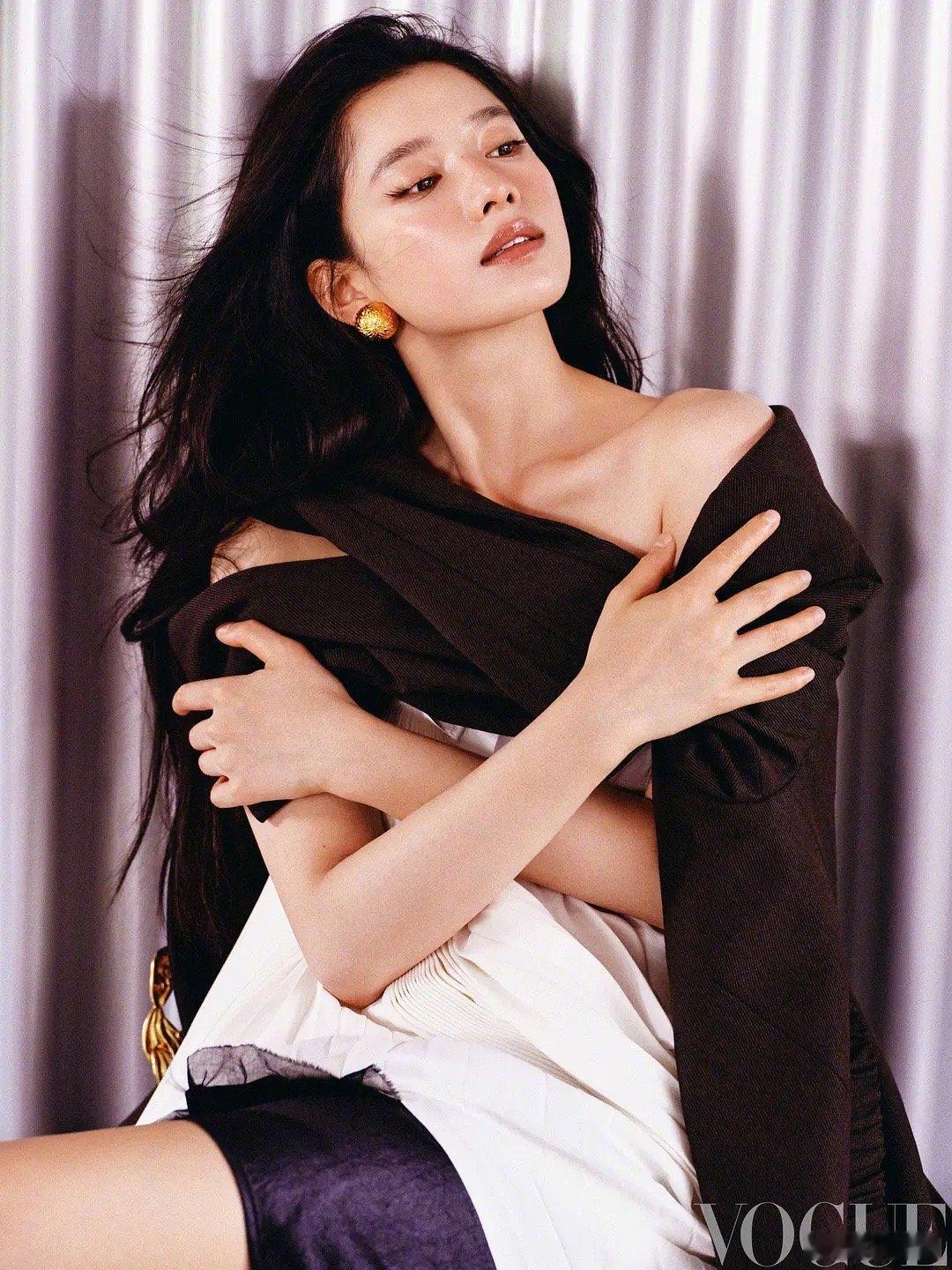 张婧仪好会拍，大气的美～ ​​​