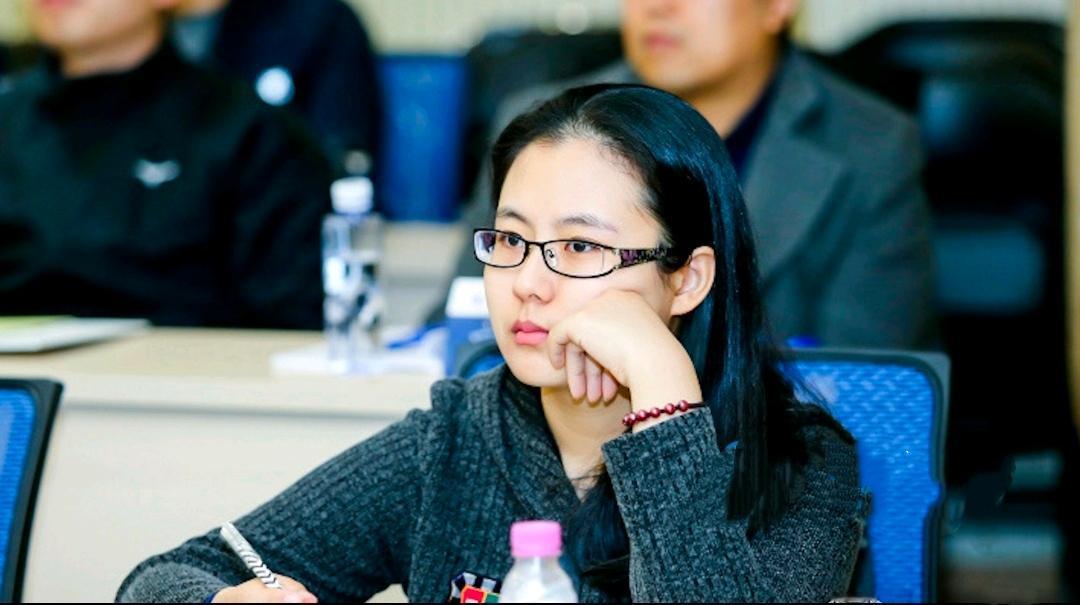 段睿每当说起蔡磊，说着说着就想掉眼泪，蔡磊还总是笑着安慰她。

蔡磊是渐冻症患者