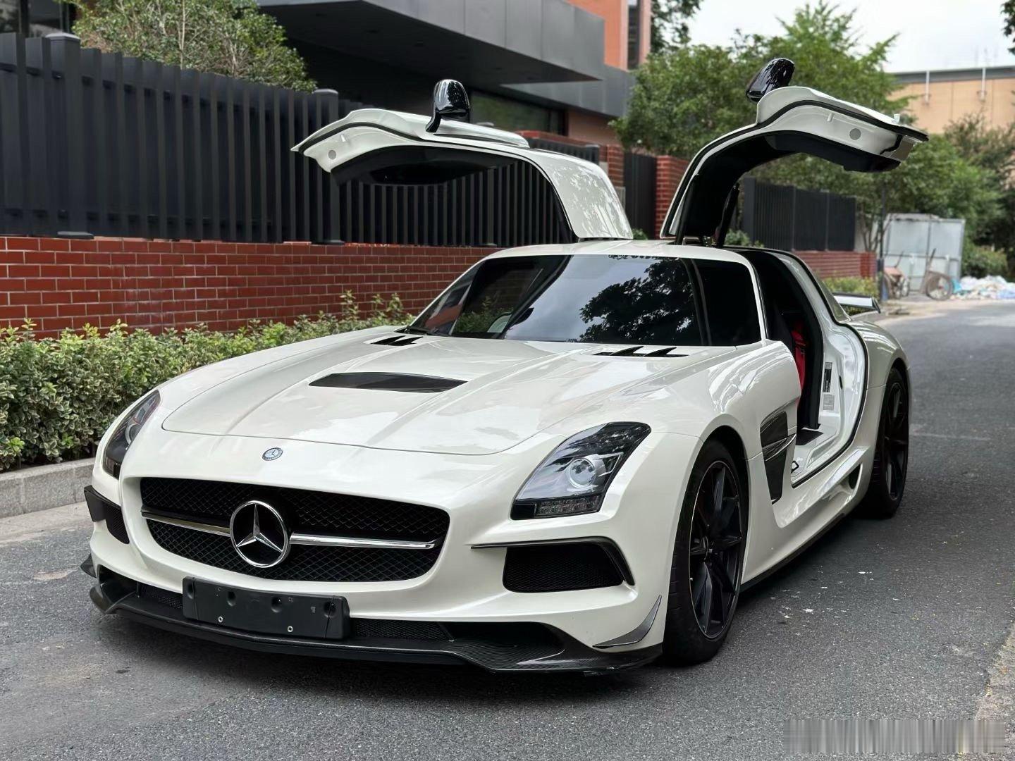 奔驰SLS  Black Series ，真好看。 ​​​