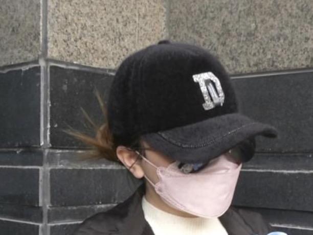 女子一时疏忽大意将240万转错人，打赢了官司冻结了对方账户，结果前后折腾了快一年