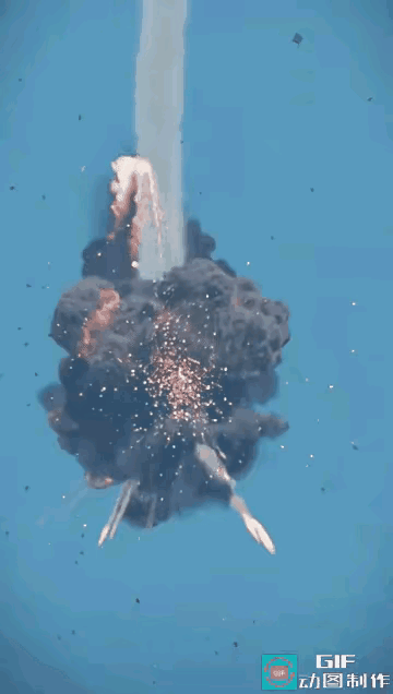 导弹追击飞机的画面，就像老鹰抓小鸟一样，看起来相当的惊险刺激，这东西在空中表现的