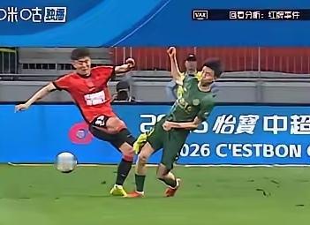 蓉城不要抱怨了！虽然甘超这个红牌有点冤，但是裁判判罚没问题！这个动作甘超确实不是