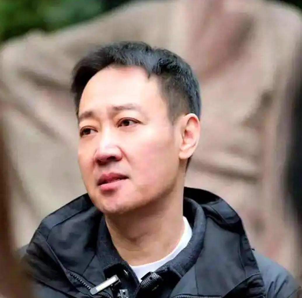 辛柏青这辈子应该不会再结婚了。原因特别简单，不是因为事业忙碌。也不是因为怕女儿不