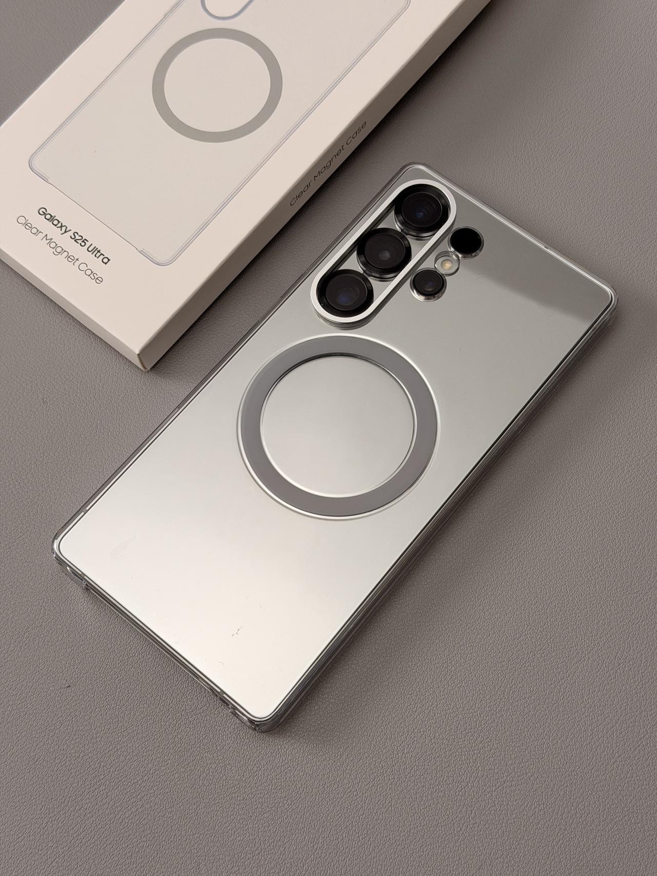 三星s25ultra这两个配件搭配在一起真的绝了
镜面玻璃背膜+透明磁吸壳组合，