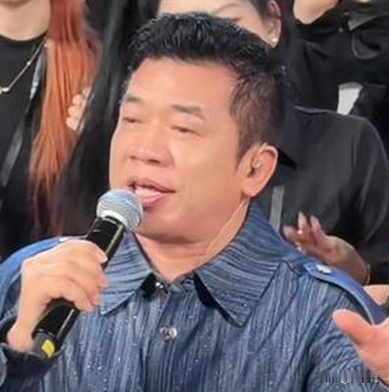 陈星，1966年生于湖北洪湖，著名流浪歌王、形象灰头灰脸，充满泥土味道，歌声朴素