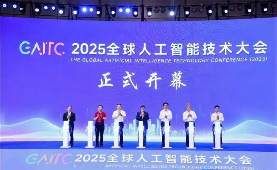 世界人工智能大会落地上海、面向全球，这不止是一场科技展览，更是推动人工智能产业发