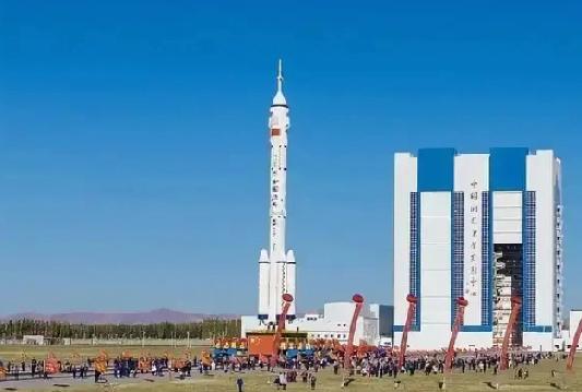 美媒聚焦神舟二十二号25日发射，
国际专家呼吁太空救援合作
 
美媒披露，北京时