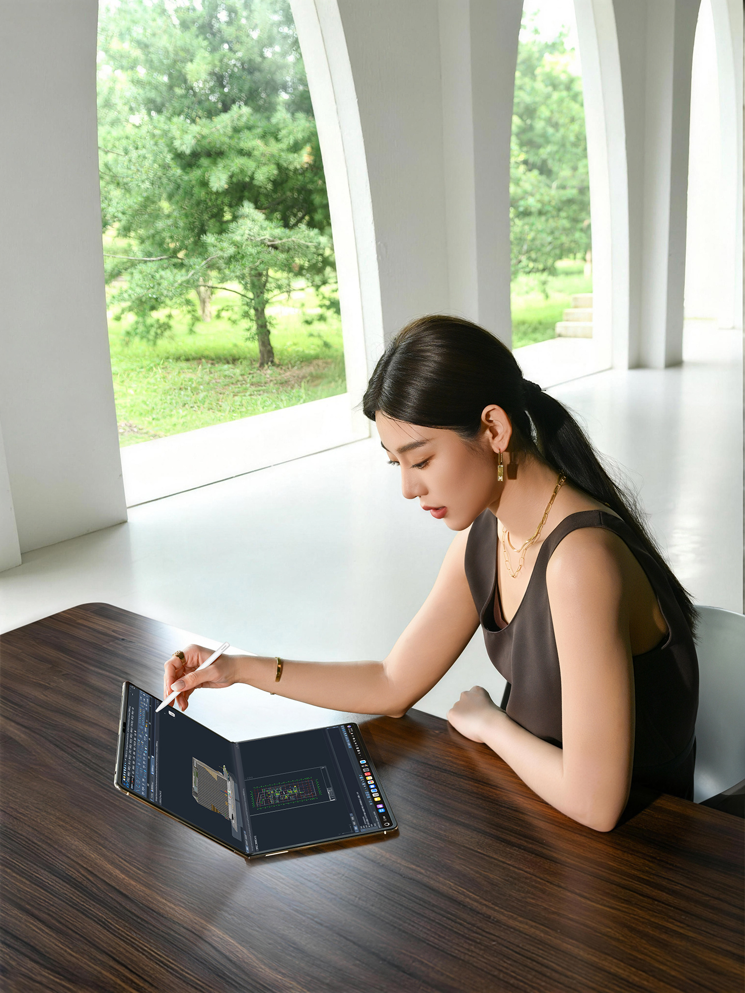 史上最大的手写折叠屏电脑来了全新华为MateBook Fold非凡大师在外观质感