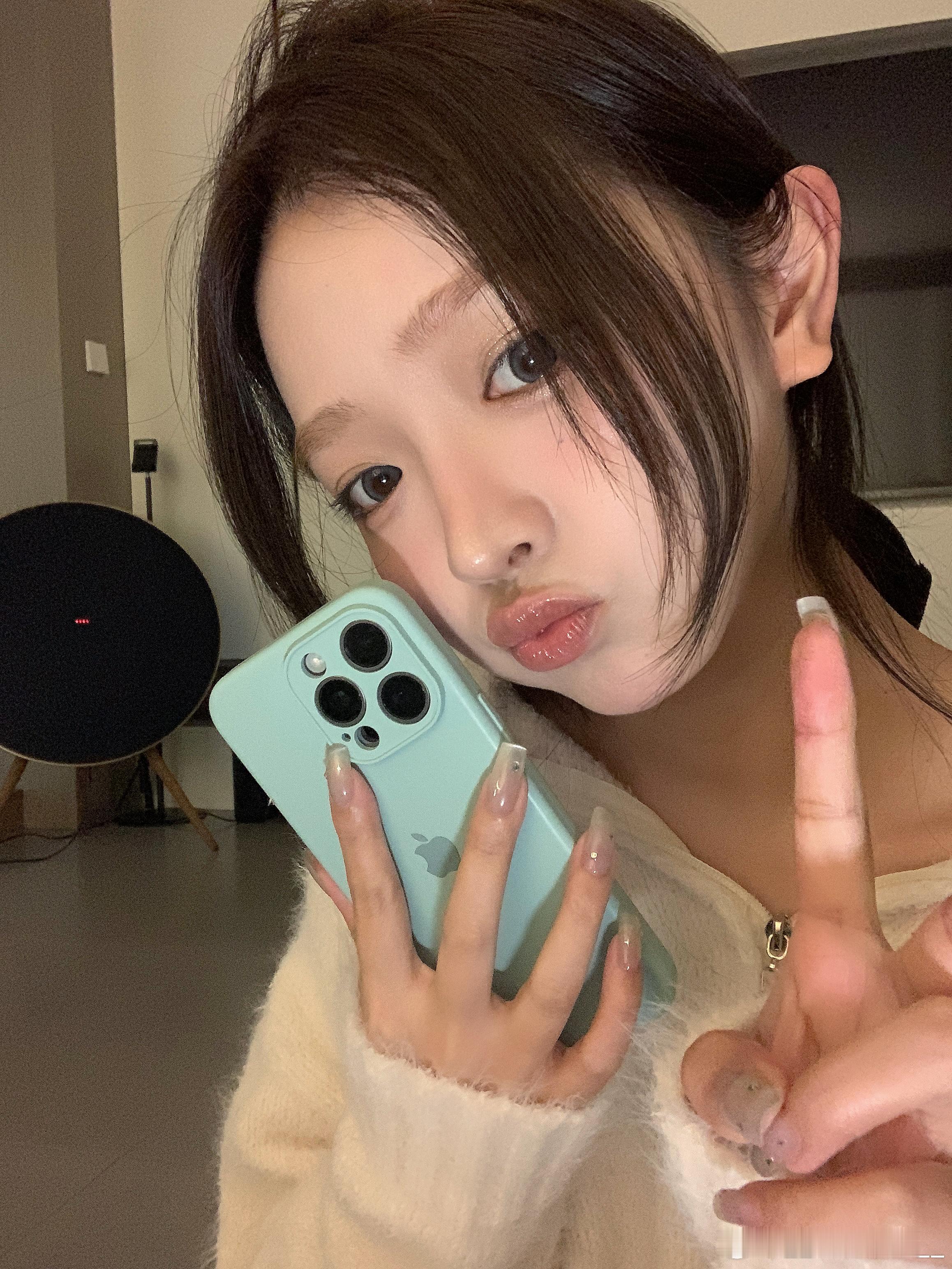 新年美甲 白到发光了啊💅🏻 ​​​