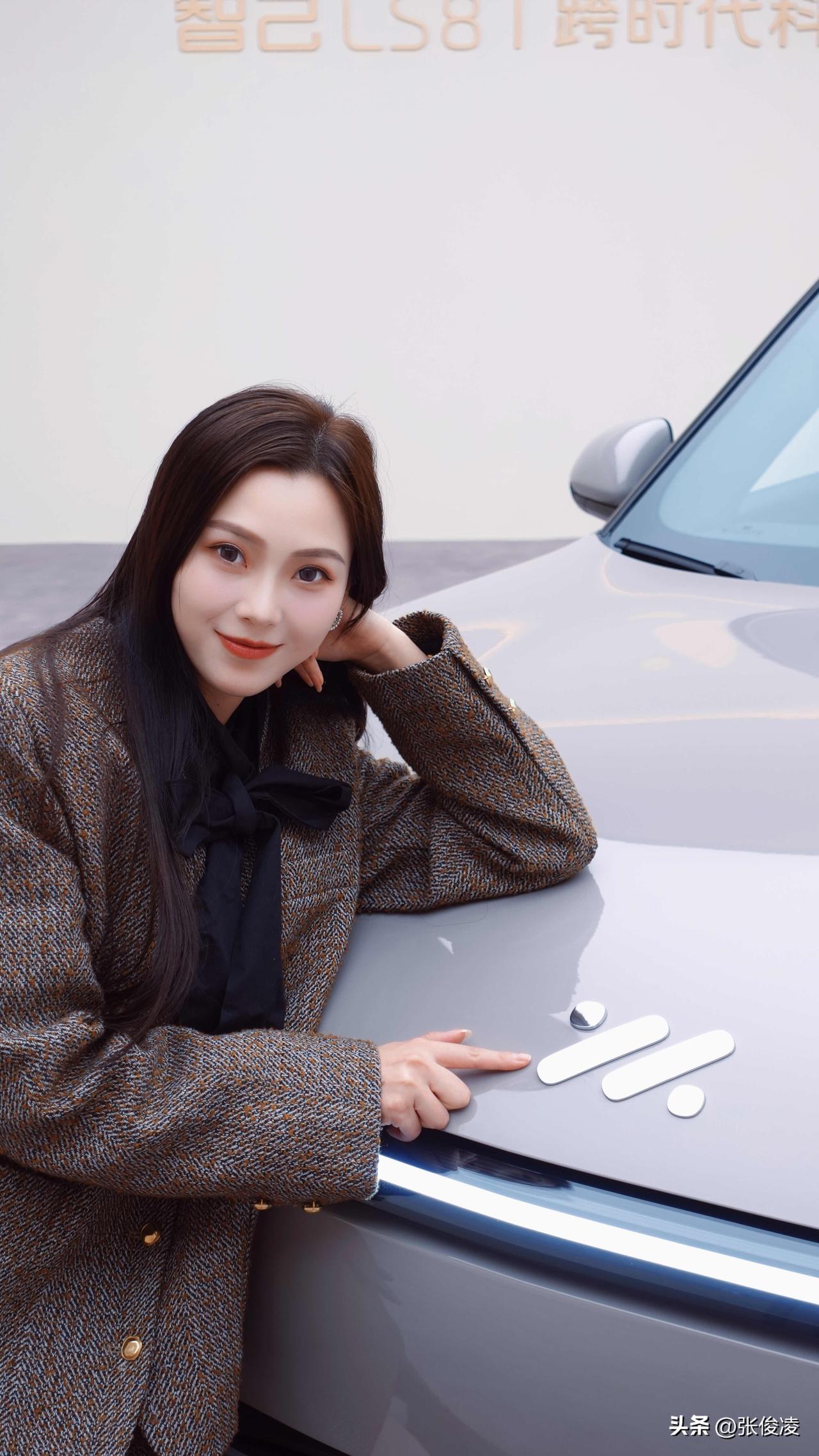 近距离体验完智己LS8，不管是设计还是科技配置，都对得起旗舰定位。今晚预售发布会