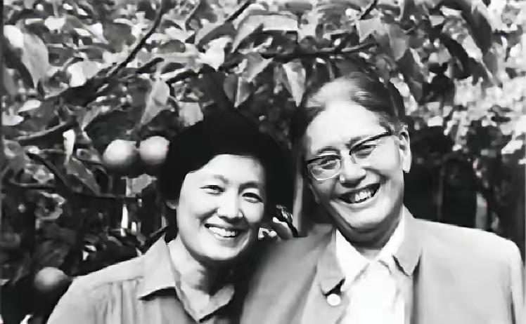 乔冠华临终前，躺在病床上对女儿说了一句话："我这一辈子，同龚澎的婚姻，是最幸福美