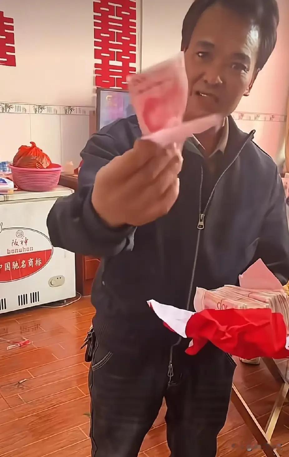 在广西的这场婚礼上，新娘父亲的行为着实令人眼前一亮。这场婚礼会成为一个榜样，让更