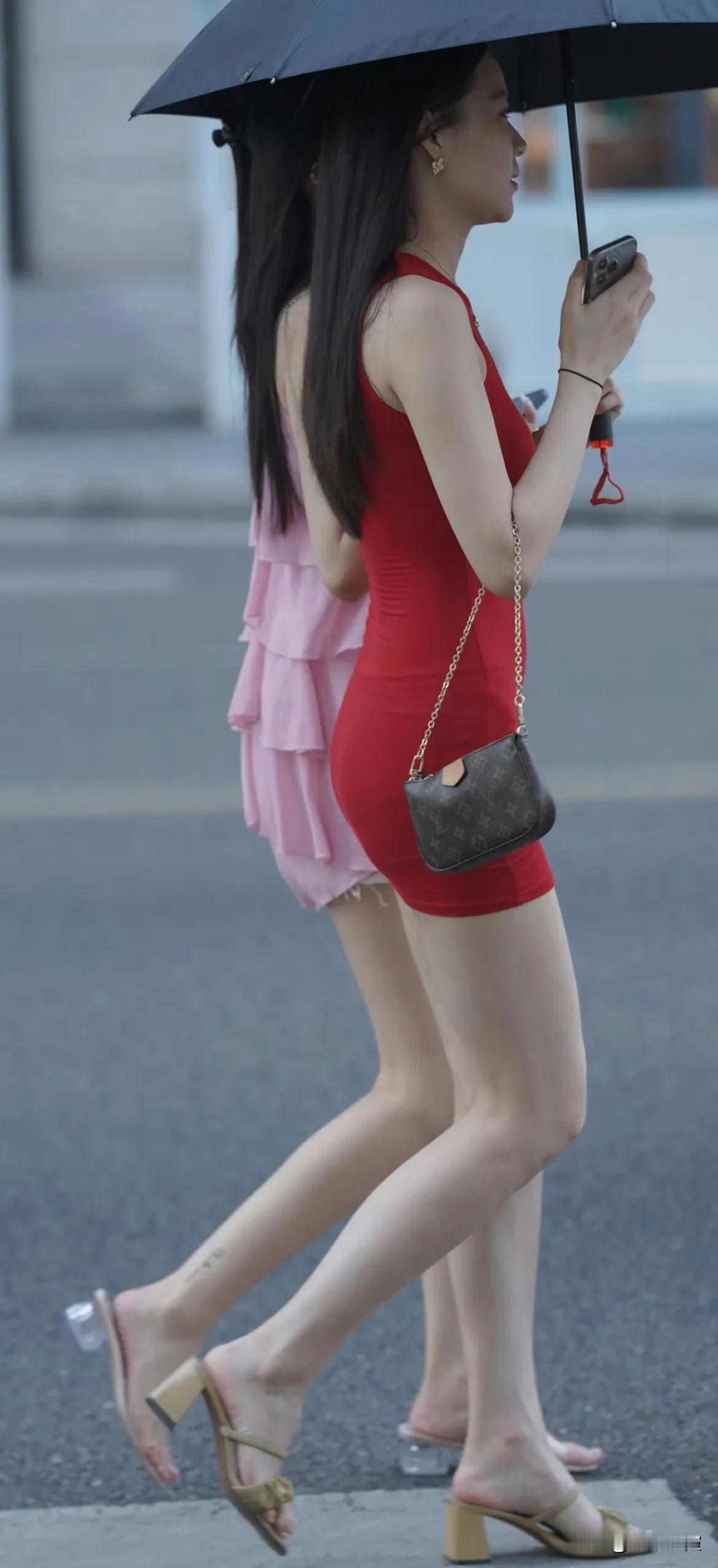 闺蜜成对，快乐加倍[比心]