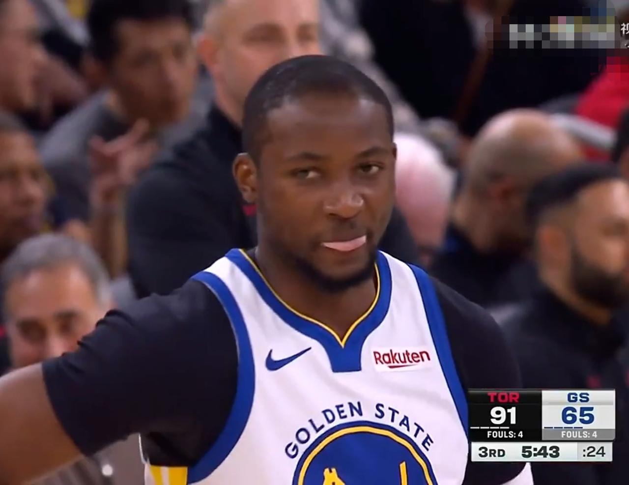 勇士被猛龙打惨了。
第三节还剩下5分钟时，勇士68比91落后23分，基本上已经进