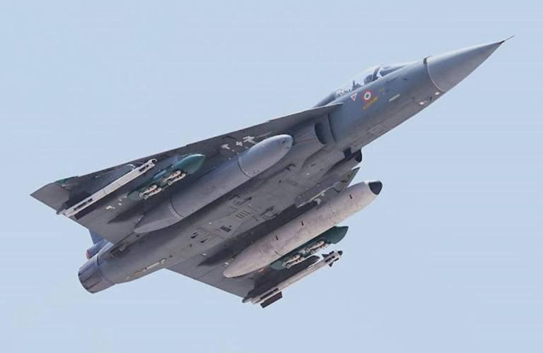 印“光辉”航展坠毁！ 上校硬吹安全纪录 ，理由绝了。

“全球范围内，从未有一款