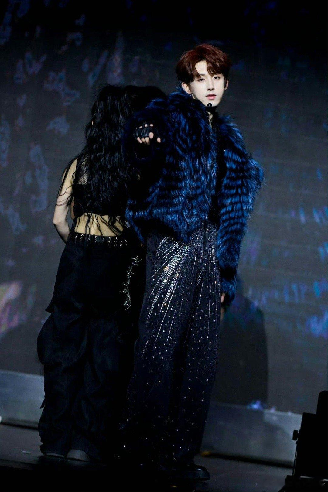 郭俊辰会扭就多扭 郭俊辰这舞感真是天生的舞台王者！扭腰的力度和角度都恰到好处，性