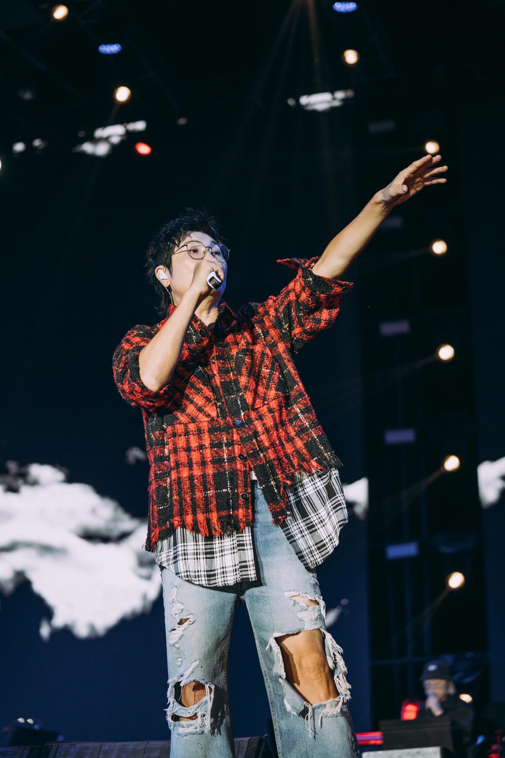 #孙楠瘦了好多# 楠哥真的瘦了好多！记得《歌手》的时候大家就在感叹楠哥的身材原来