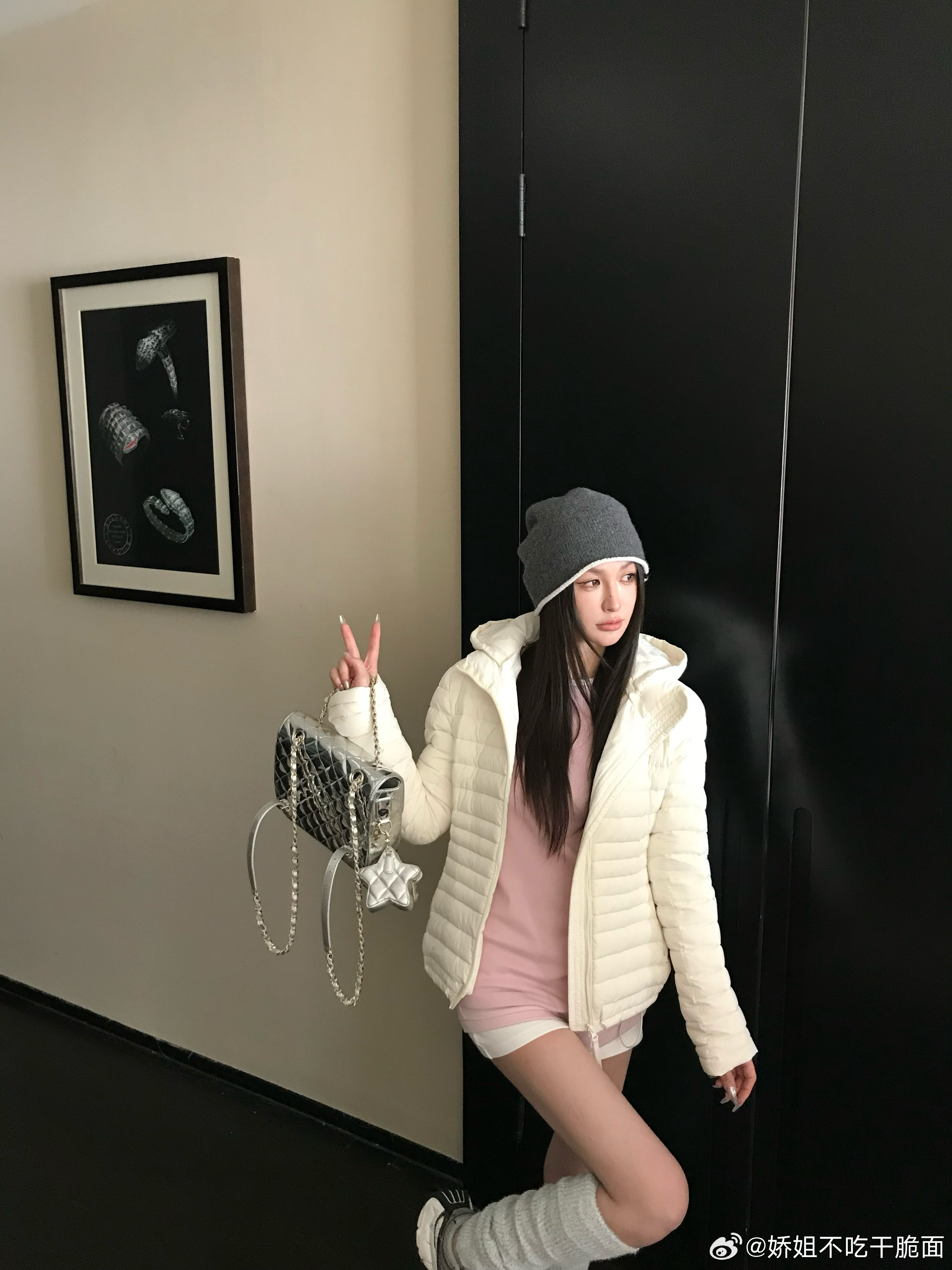 如果穿腻了普通常规羽绒服想要换一款风格的姐妹 这件一定不要错过[doge]特调轻