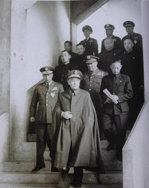 1949年，国军败退台湾后，罗泽闿在国军的军事检讨会议上猛烈炮轰汤恩伯："汤恩伯